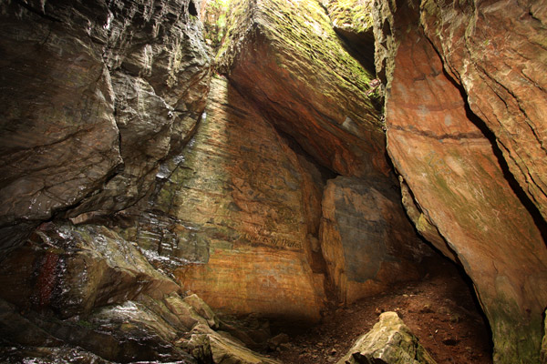 Twm's 'cave'? I've been there - its more like a grotto than a cave...  Image ©Paul Edwards 2011, http://www.aspectsofwales.co.uk/Twmsioncaticave.htm